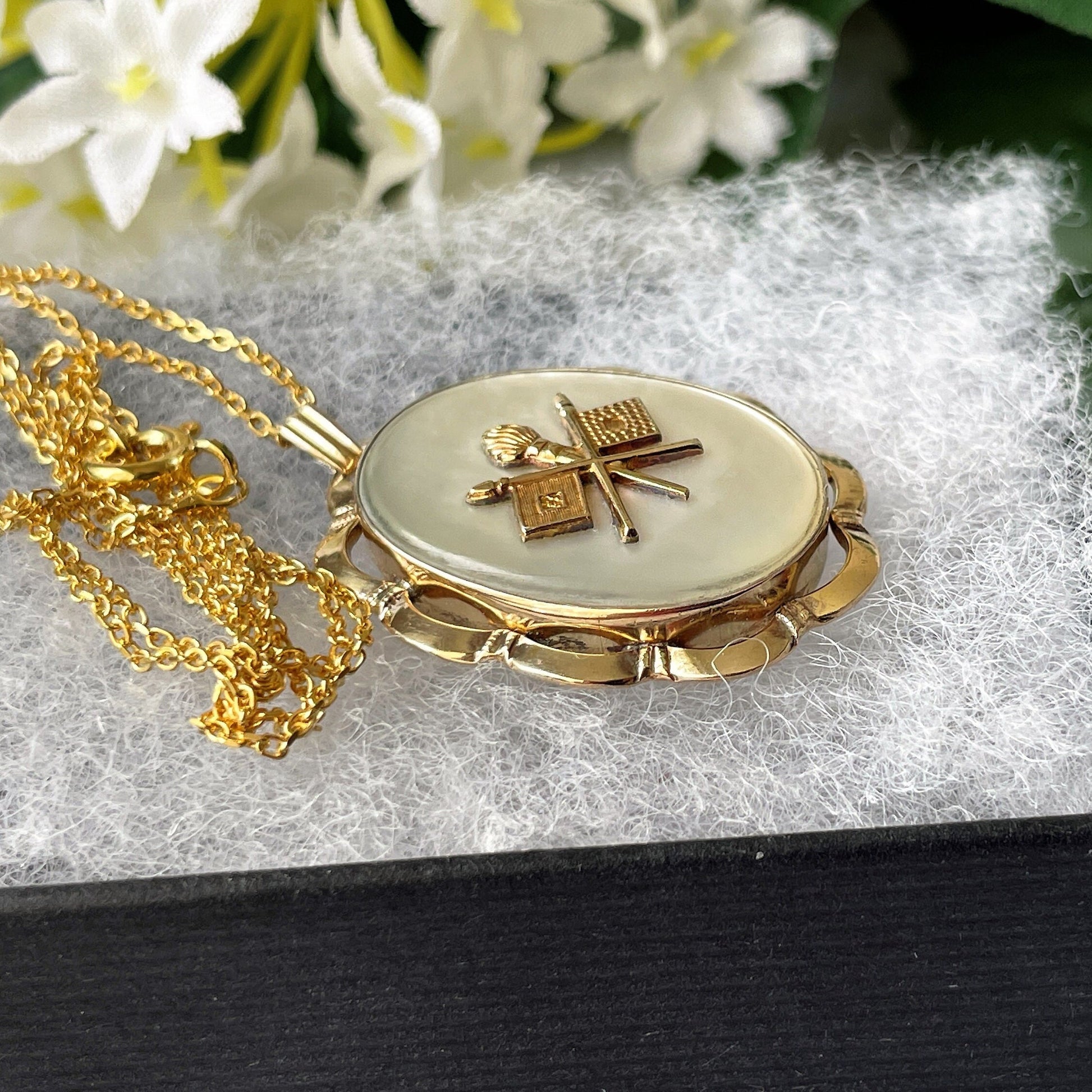 Vintage World War 2 American Sweetheart Locket & Chain