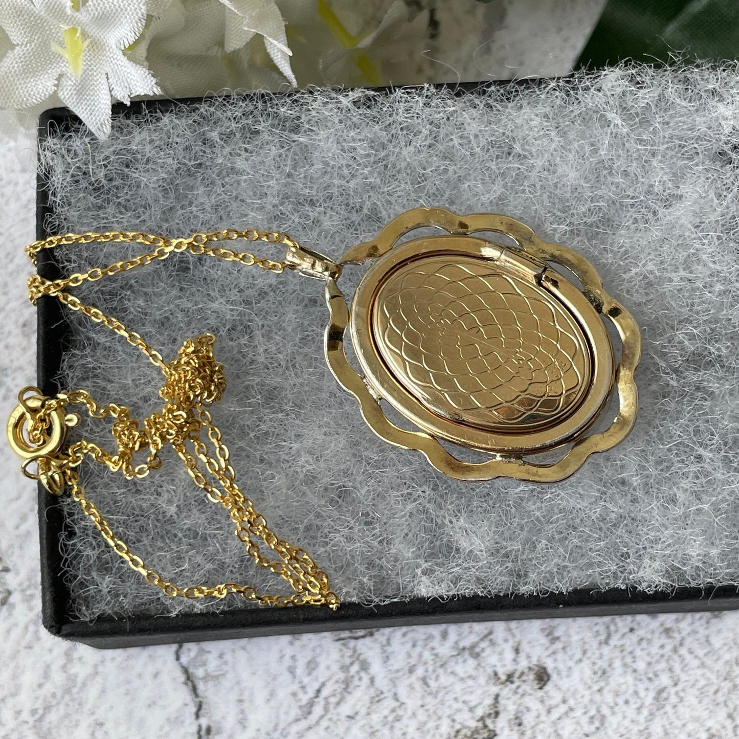 Vintage World War 2 American Sweetheart Locket & Chain