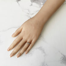 Charger l&#39;image dans la galerie, Art Deco 18ct Gold &amp; Platinum Milligrain Set Diamond Ring
