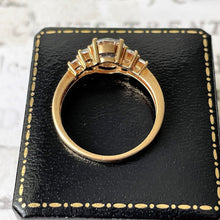 Cargar imagen en el visor de la galería, Vintage 9ct Gold White CZ Crystal Engagement Ring
