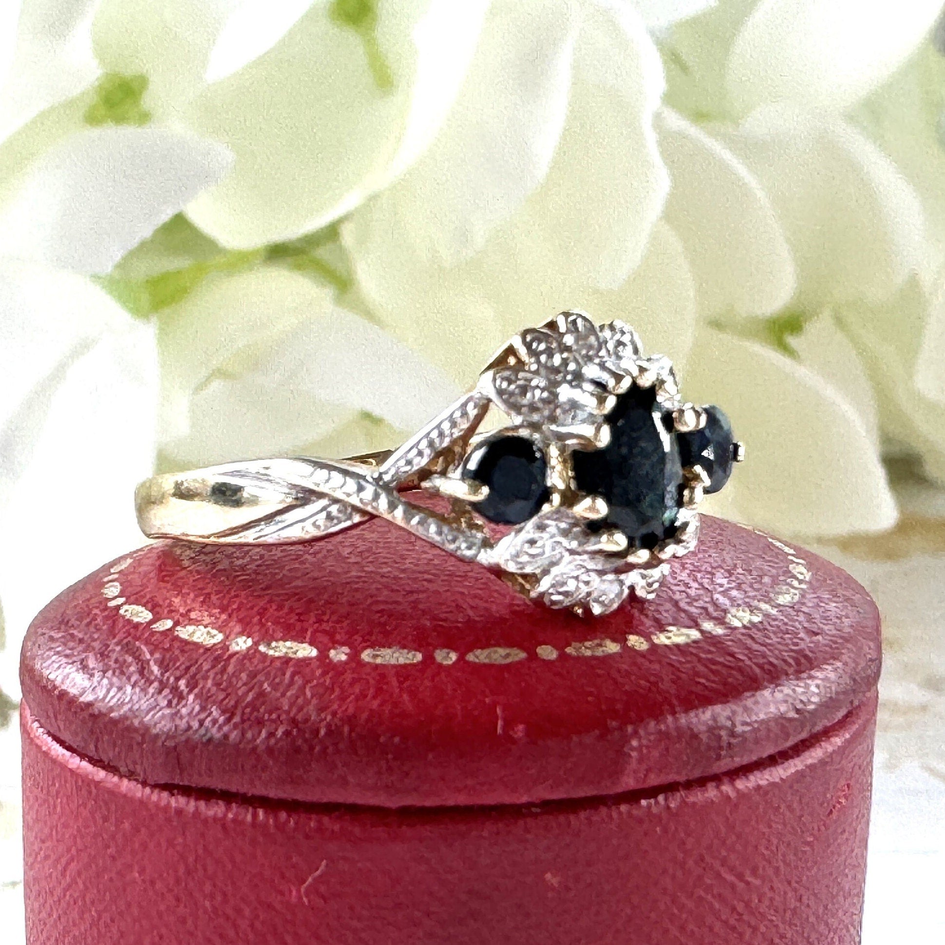 Vintage 1970's 9ct Gold Sapphire Diamond Daisy Flower Ring