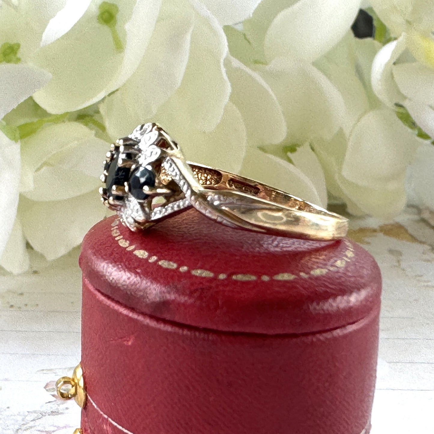 Vintage 1970's 9ct Gold Sapphire Diamond Daisy Flower Ring