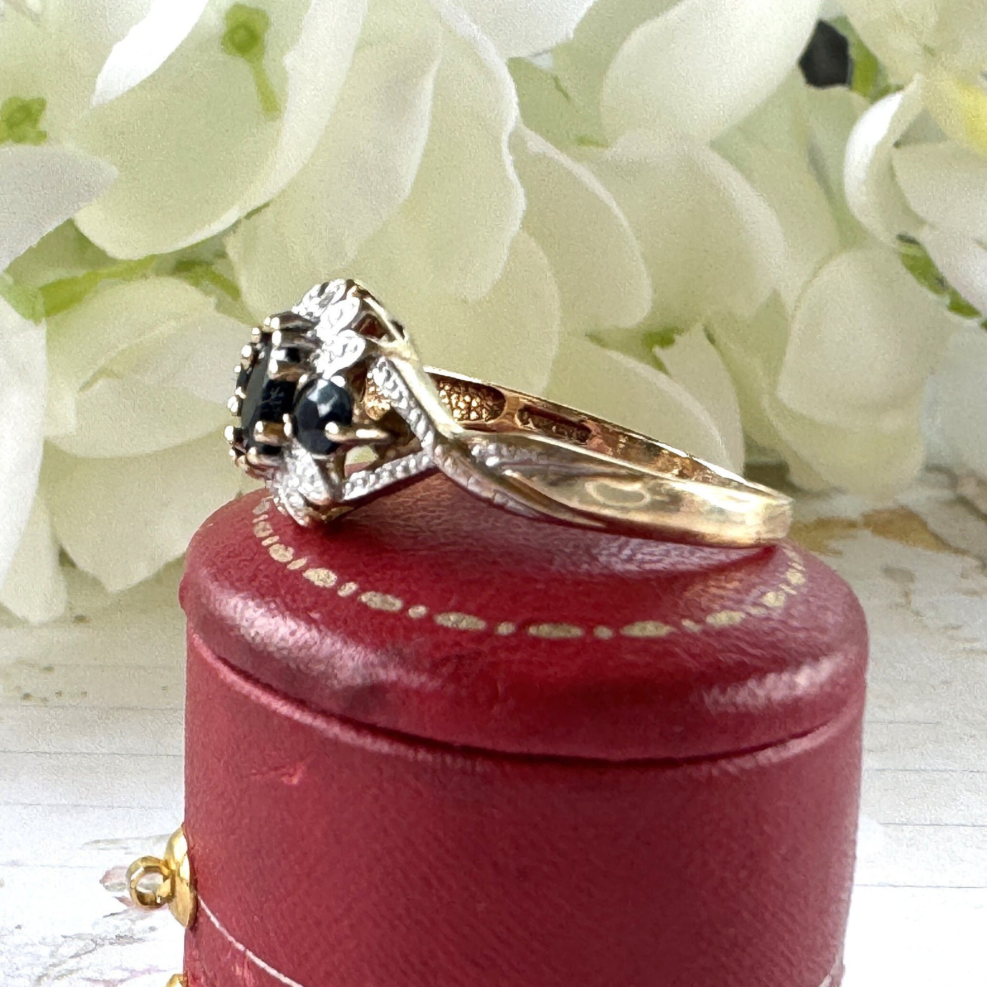 Vintage 1970's 9ct Gold Sapphire Diamond Daisy Flower Ring