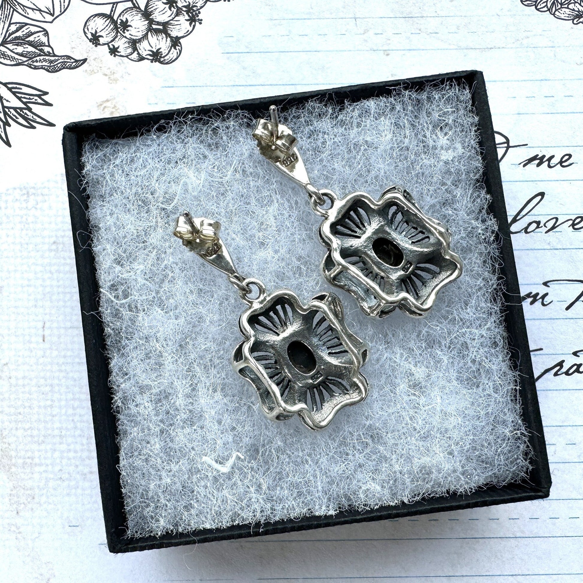 Vintage Whitby Jet Gemstone Sterling Silver Flower Earrings