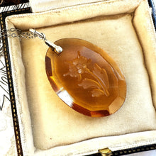 Lade das Bild in den Galerie-Viewer, Antique Citrine Glass Intaglio Silver Pendant Necklace
