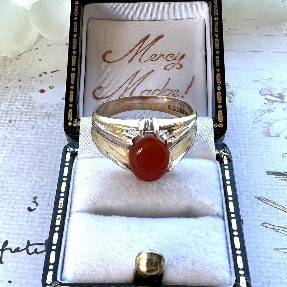 Gents Vintage 9ct Gold & Red Carnelian Belcher Ring. Mens British Hallmarked 1970s Retro Statement Ring. Large Finger Size Ring UK V/US 10.5