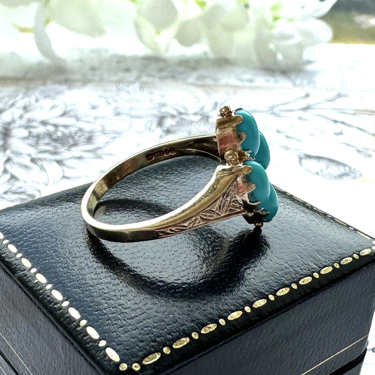 Vintage 9ct Gold & Turquoise Victorian Style Kite Ring