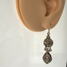Charger l&#39;image dans la galerie, Antique Georgian Gold &amp; Mine Cut Rough Diamond Mughal Earrings. Long Pendeloque Drop Gold Earrings. Diamond Earrings With 18ct Gold Hooks
