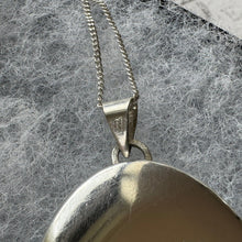 画像をギャラリービューアに読み込む, Vintage English Silver Large Oval Engraved Locket Pendant Necklace. Art Nouveau Style Floral Sterling Silver Photo/Keepsake Locket On Chain
