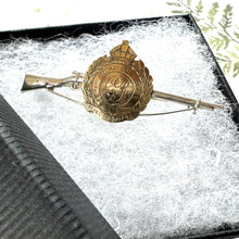 Cargar imagen en el visor de la galería, Antique Rare WW1 Royal Engineers Silver &amp; Gold Sweetheart Brooch. Miniature Lee Enfield Rifle Figural Brooch. Alternative Tie/Stock Pin.
