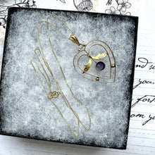 Lade das Bild in den Galerie-Viewer, Antique Edwardian 9ct Gold Amethyst &amp; Pearl Heart Pendant Necklace
