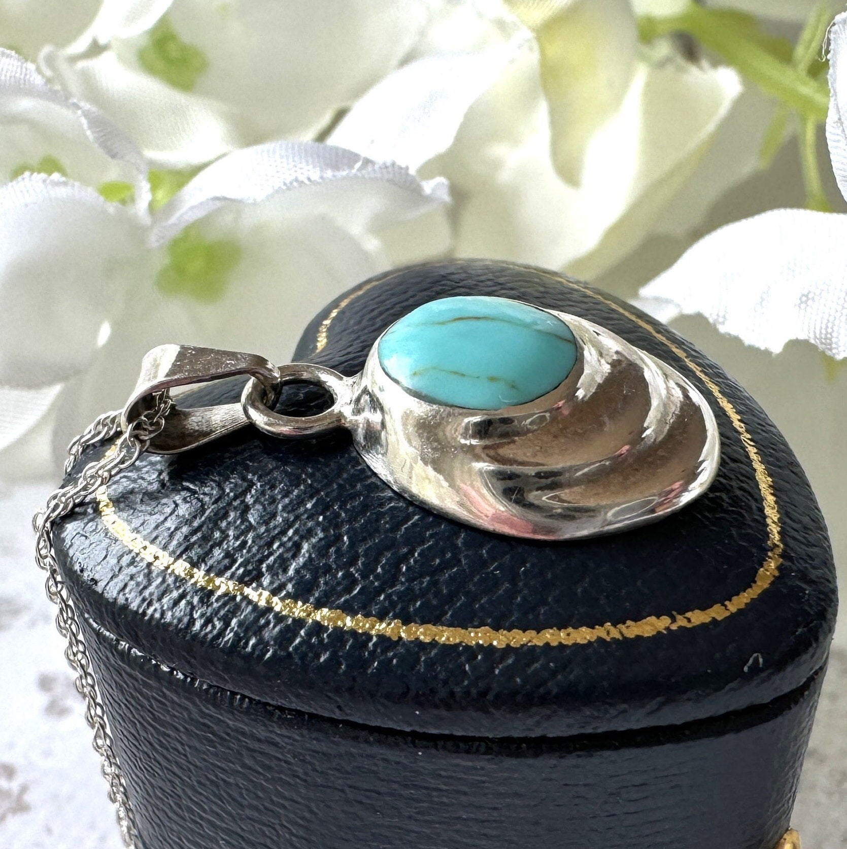Vintage Mexican Sterling Silver Turquoise Gemstone Pendant Necklace. Petite Minimalist Pendant & Sterling Silver Chain. Layering Necklace