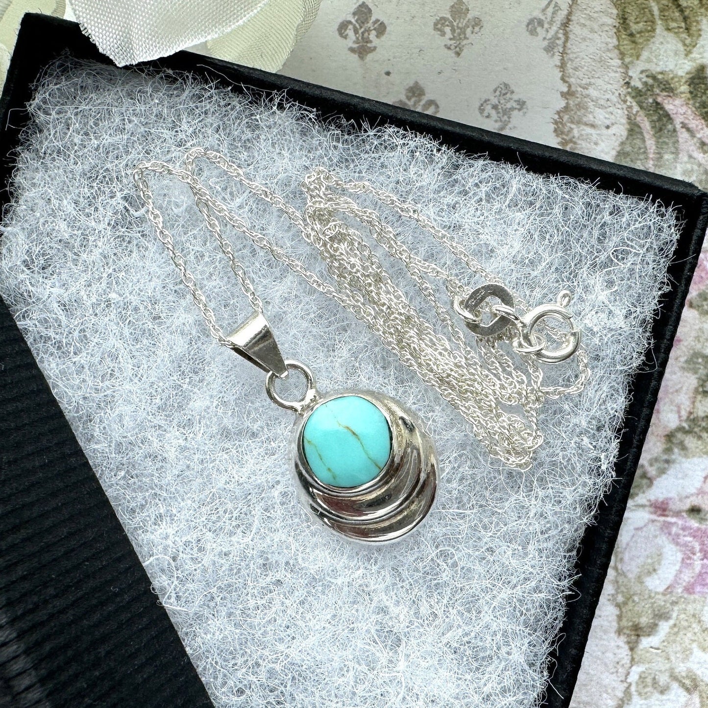 Vintage Mexican Sterling Silver Turquoise Gemstone Pendant Necklace. Petite Minimalist Pendant & Sterling Silver Chain. Layering Necklace