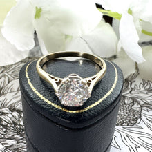 Cargar imagen en el visor de la galería, Vintage 9ct Gold 1.50ct White Crystal Solitaire Ring. Art Deco Style Classic Engagement Ring. CZ Simulated Diamond Solitaire Ring, M/6.25
