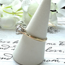 Cargar imagen en el visor de la galería, Vintage 9ct Gold 1.50ct White Crystal Solitaire Ring. Art Deco Style Classic Engagement Ring. CZ Simulated Diamond Solitaire Ring, M/6.25
