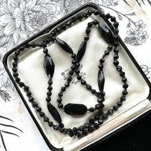 Carica l&#39;immagine nel visualizzatore di Gallery, Antique Victorian Black Vauxhall Glass Faceted Bead Necklace. 32&quot; French Jet Opera Necklace. Victorian Mourning Jewellery
