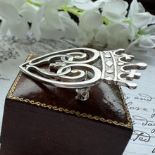 画像をギャラリービューアに読み込む, Vintage Scottish Sterling Silver Luckenbooth Crowned Heart Brooch. Edinburgh Silver Intertwined Heart Brooch. Romantic Love Token Jewellery
