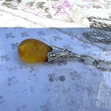 Cargar imagen en el visor de la galería, Vintage Baltic Amber Art Nouveau Style Pendant
