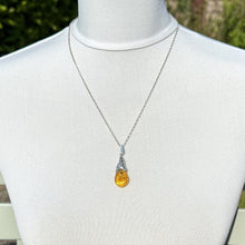 Cargar imagen en el visor de la galería, Vintage Baltic Amber Art Nouveau Style Pendant
