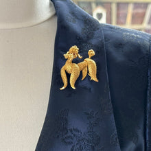 Lade das Bild in den Galerie-Viewer, Vintage 1960s BSK New York French Poodle Brooch. Diamond Cut Bright Yellow Gold Plated Figural Dog Lapel Pin With Red Crystal Eyes
