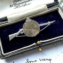 Lade das Bild in den Galerie-Viewer, Antique Rare WW1 Royal Engineers Silver &amp; Gold Sweetheart Brooch. Miniature Lee Enfield Rifle Figural Brooch. Alternative Tie/Stock Pin.
