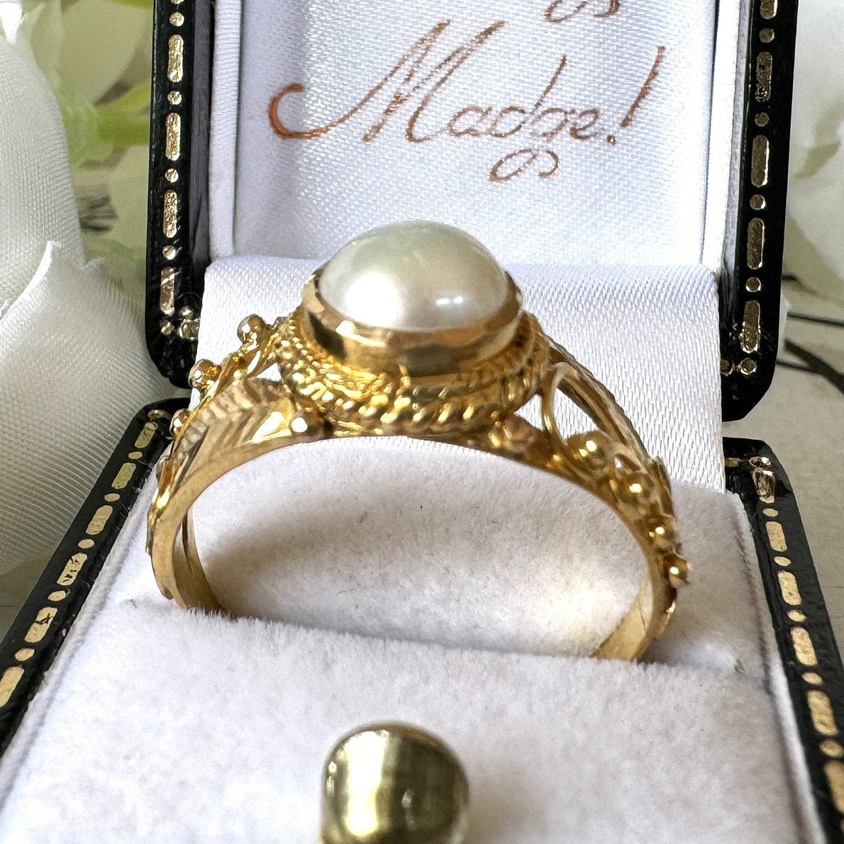 Vintage 22ct Yellow Gold Mabe Pearl Etruscan Ring. Asian Handmade 22K Yellow Gold Special Occasion/Anniversary Ring, Size UK T-1/2/US 10