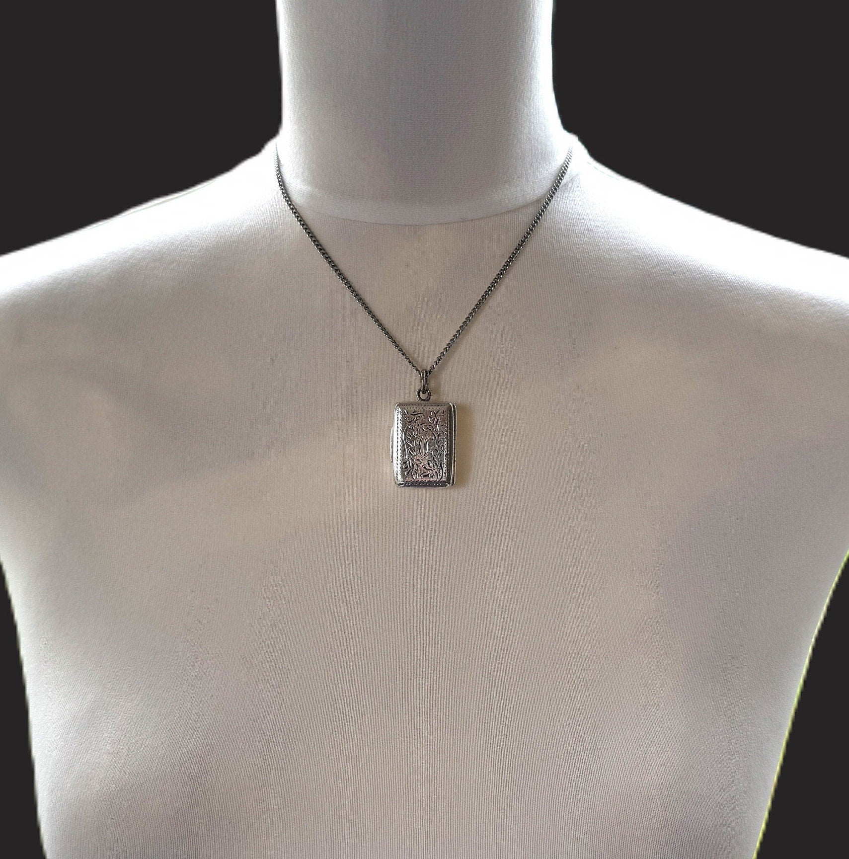 Antique William IV Silver Vinaigrette, John Bettridge Birmingham 1830. Georgian/Victorian Engraved Vinaigrette Locket Pendant With Sponge