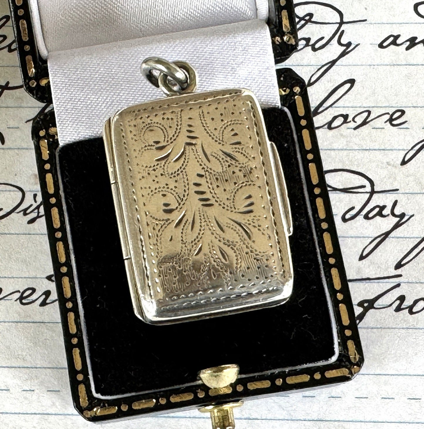 Antique William IV Silver Vinaigrette, John Bettridge Birmingham 1830. Georgian/Victorian Engraved Vinaigrette Locket Pendant With Sponge