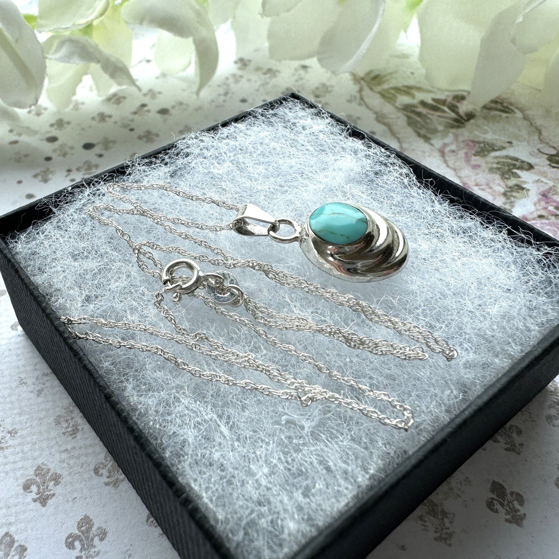 Vintage Mexican Sterling Silver Turquoise Gemstone Pendant Necklace. Petite Minimalist Pendant & Sterling Silver Chain. Layering Necklace