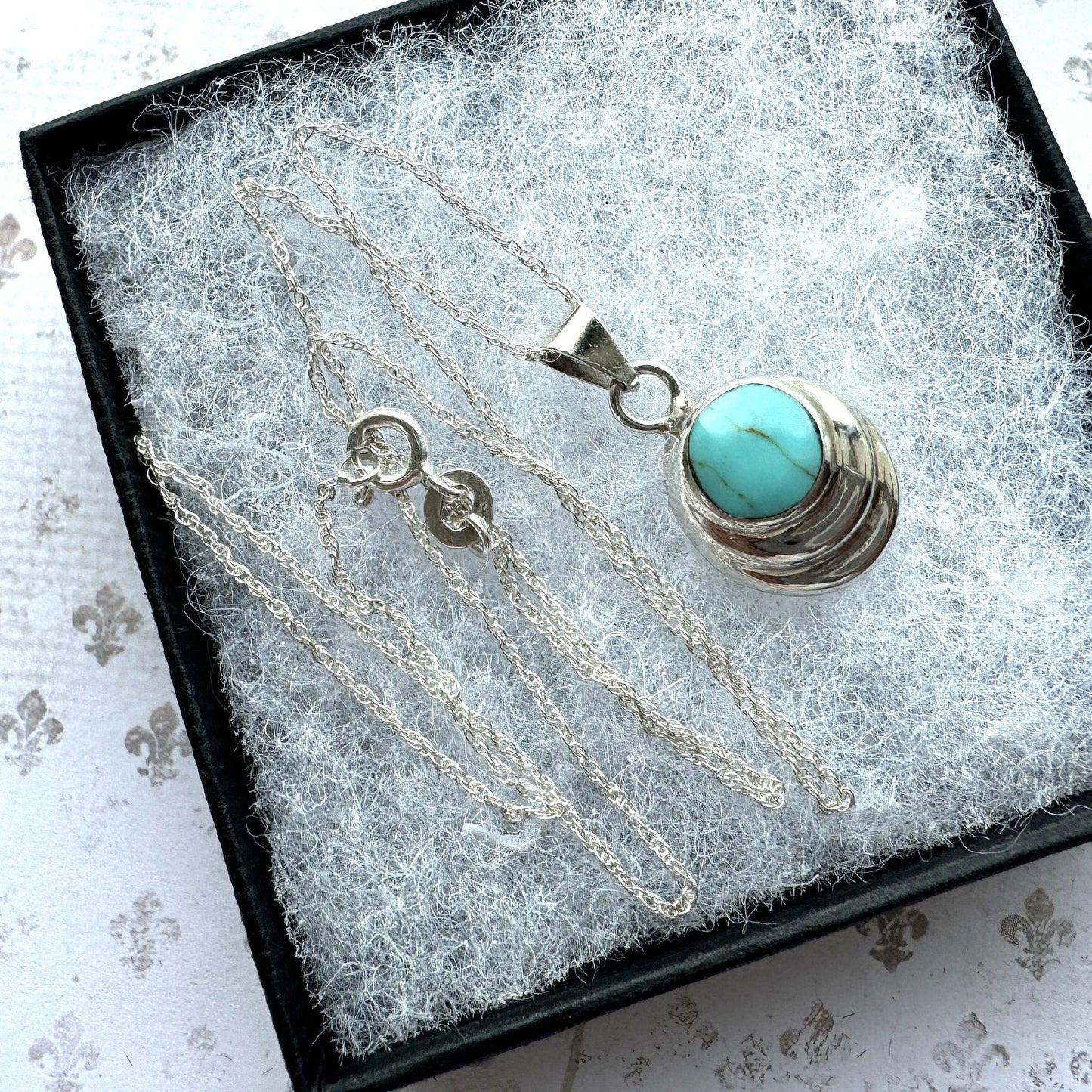 Vintage Mexican Sterling Silver Turquoise Gemstone Pendant Necklace. Petite Minimalist Pendant & Sterling Silver Chain. Layering Necklace