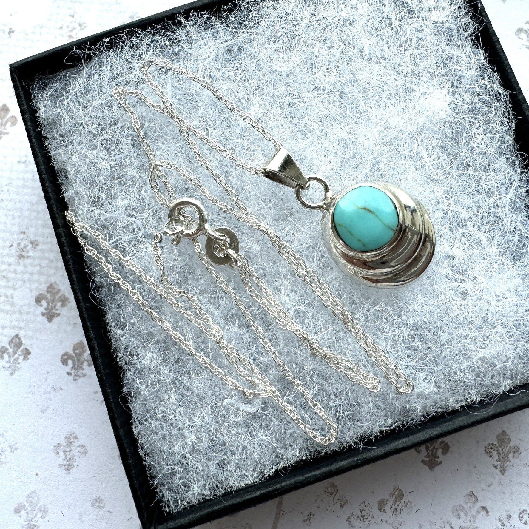 Vintage Mexican Sterling Silver Turquoise Gemstone Pendant Necklace. Petite Minimalist Pendant & Sterling Silver Chain. Layering Necklace