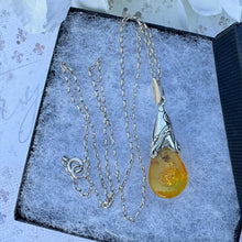 Charger l&#39;image dans la galerie, Vintage Baltic Amber Art Nouveau Style Pendant
