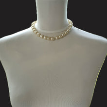 画像をギャラリービューアに読み込む, Vintage Round Baroque Pearl Necklace With Sterling Silver Filigree Clasp. Large 9/10mm Creamy Ivory Freshwater Pearl Choker Necklace, 15&quot;
