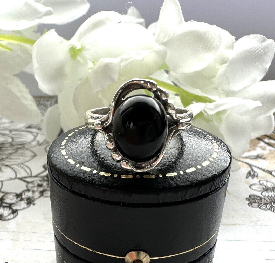 Vintage English Whitby Jet Sterling Silver Ring. Art Nouveau/Arts & Crafts Style Black Gemstone Cabochon Ring, Size UK/N, US/6-1/4