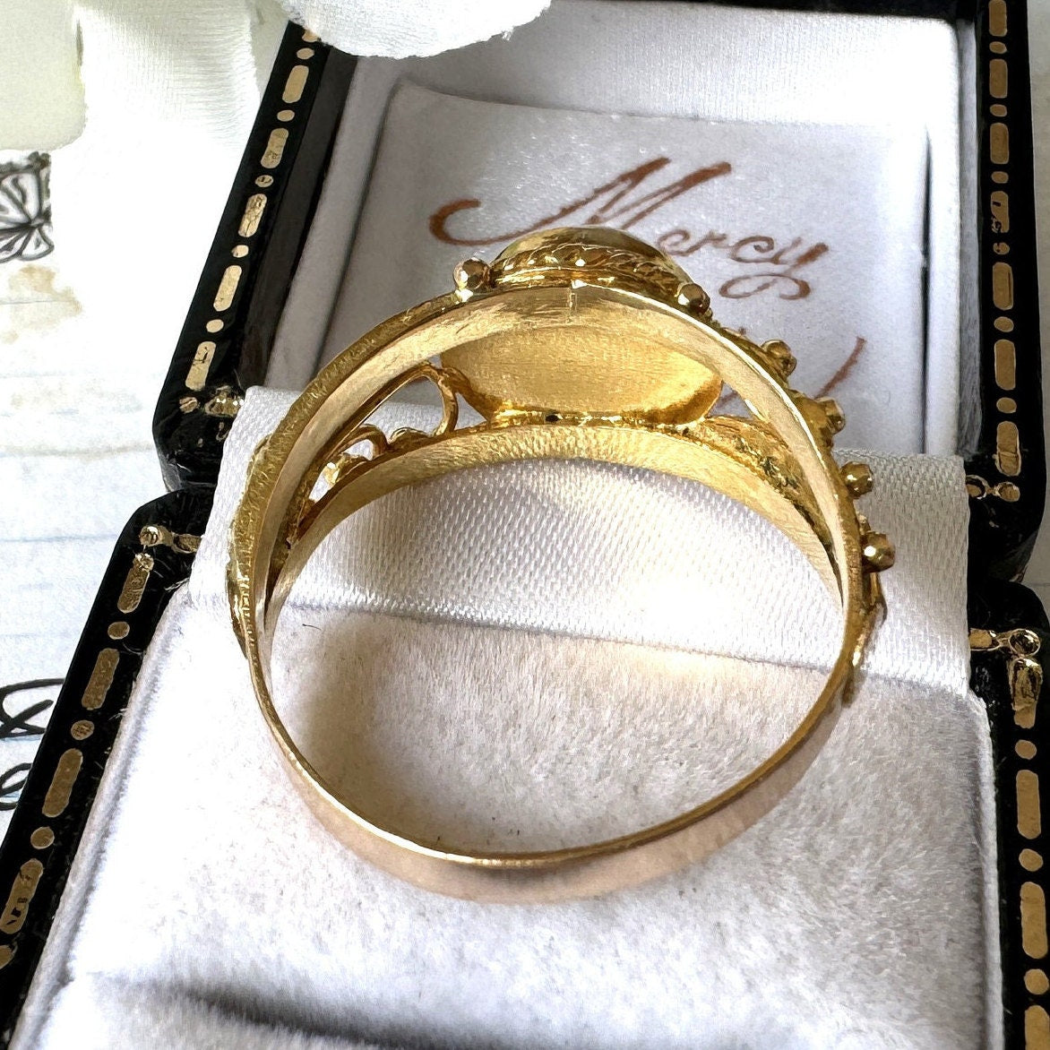 Vintage 22ct Yellow Gold Mabe Pearl Etruscan Ring. Asian Handmade 22K Yellow Gold Special Occasion/Anniversary Ring, Size UK T-1/2/US 10
