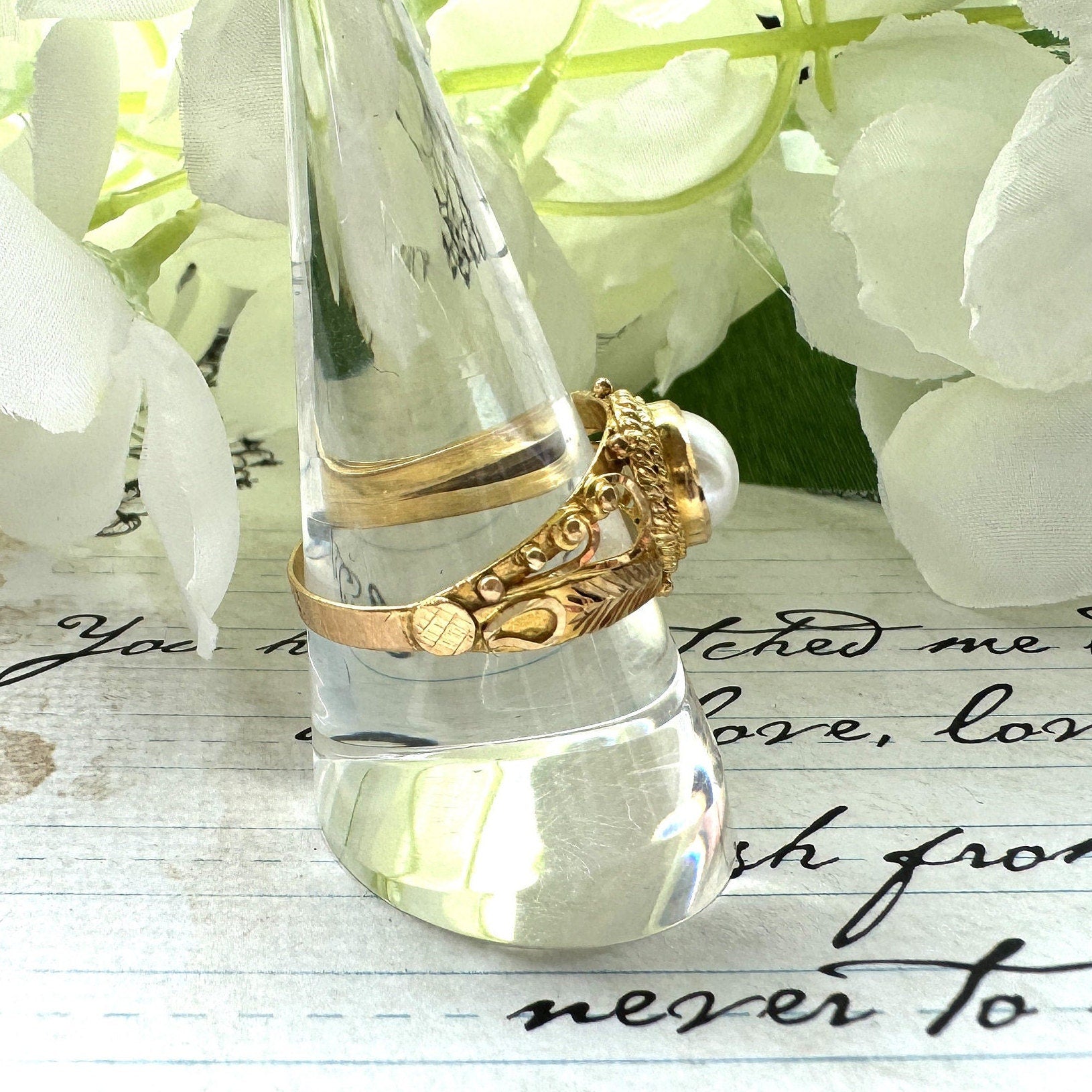Vintage 22ct Yellow Gold Mabe Pearl Etruscan Ring. Asian Handmade 22K Yellow Gold Special Occasion/Anniversary Ring, Size UK T-1/2/US 10