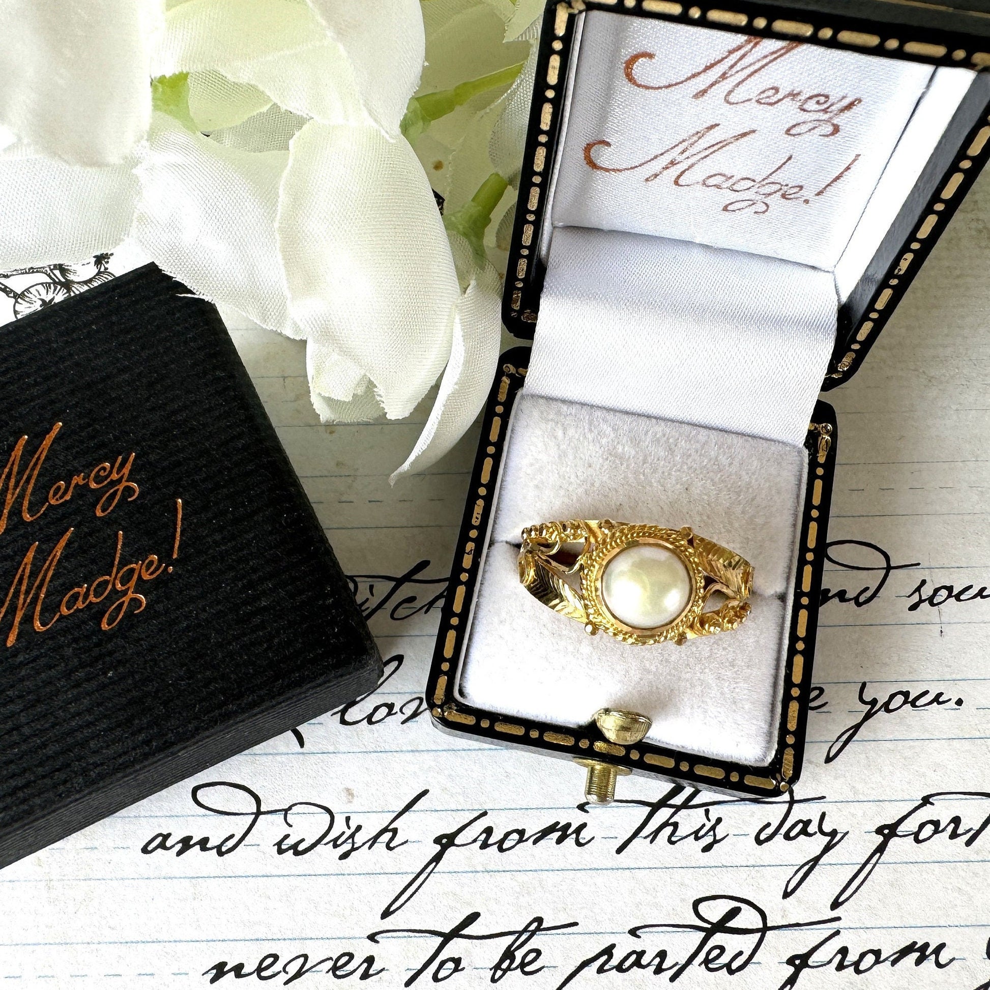 Vintage 22ct Yellow Gold Mabe Pearl Etruscan Ring. Asian Handmade 22K Yellow Gold Special Occasion/Anniversary Ring, Size UK T-1/2/US 10