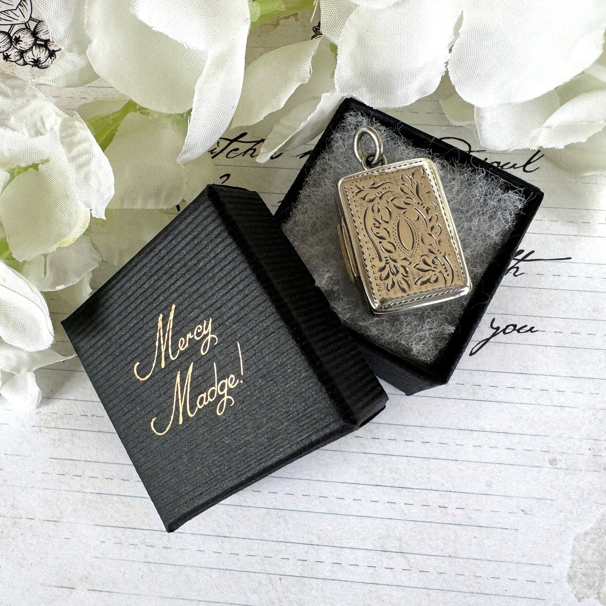 Antique William IV Silver Vinaigrette, John Bettridge Birmingham 1830. Georgian/Victorian Engraved Vinaigrette Locket Pendant With Sponge
