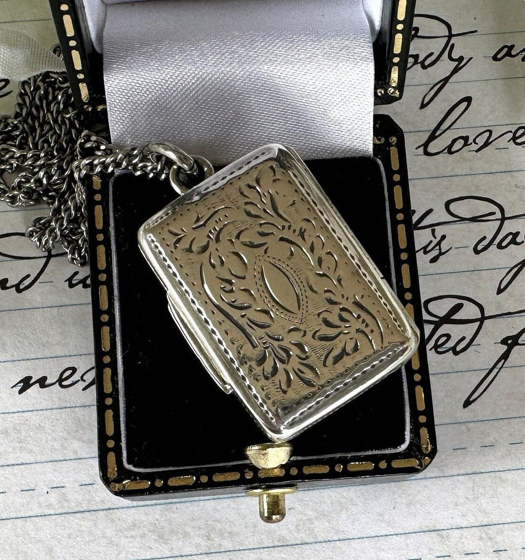 Antique William IV Silver Vinaigrette, John Bettridge Birmingham 1830. Georgian/Victorian Engraved Vinaigrette Locket Pendant With Sponge