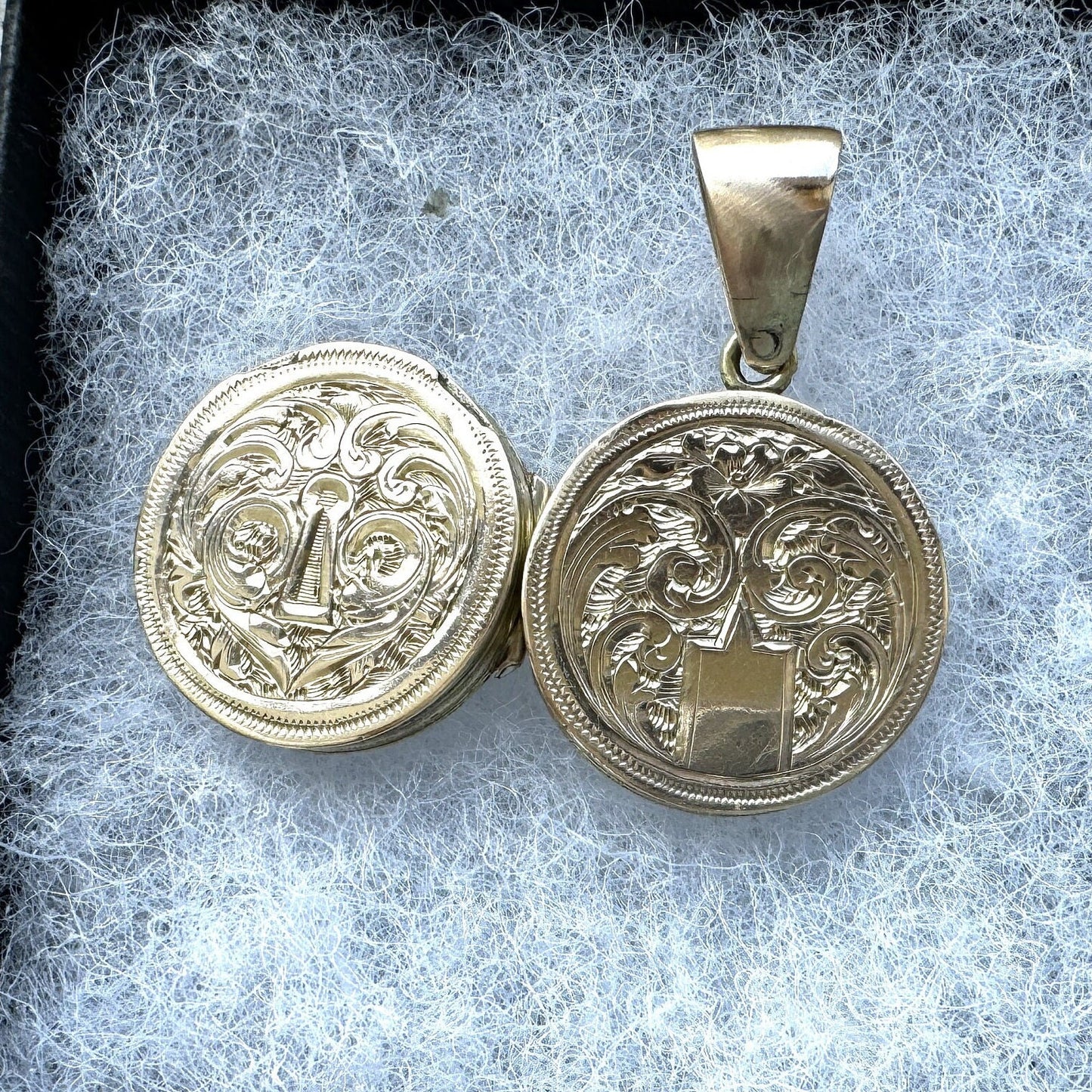 Antique Victorian 9ct Gold Locked Heart Locket Pendant