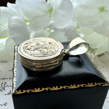 Carica l'immagine nel visualizzatore di Gallery, Antique Victorian 9ct Gold Locked Heart Locket Pendant

