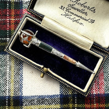 Carica l&#39;immagine nel visualizzatore di Gallery, Antique Silver Scottish Agate &amp; Citrine Claymore Sword Brooch. Engraved Sterling Silver Scottish Cairngorm Figural Broadsword Lapel Pin.
