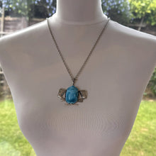 Carica l&#39;immagine nel visualizzatore di Gallery, Antique Art Deco Egyptian Revival Huge Scarab Sterling Silver Pendant Necklace. Vintage 1930s Queen Nefertiti Statement Pendant &amp; Long Chain
