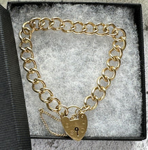 Lade das Bild in den Galerie-Viewer, Vintage 9ct Gold Curb Link Bracelet With Heart Padlock Clasp, 20.5 grams. Antique Style Yellow Gold Classic Curb Chain Sweetheart Bracelet
