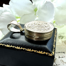Charger l&#39;image dans la galerie, Antique Victorian 9ct Gold Locked Heart Locket Pendant
