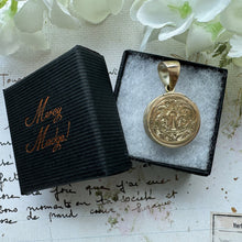 Charger l&#39;image dans la galerie, Antique Victorian 9ct Gold Locked Heart Locket Pendant
