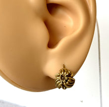 Carica l&#39;immagine nel visualizzatore di Gallery, Antique Victorian 9ct Gold Dormeuse Rose Earrings. Short Drop Dainty Puffy Repousse Flower Earrings. Victorian Gold Sleeper Earrings
