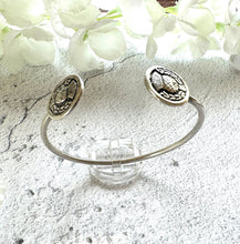 Carica l&#39;immagine nel visualizzatore di Gallery, Vintage Sterling Silver Scottish Thistle Torque Bangle. Scottish Silver Torc Bangle Bracelet
