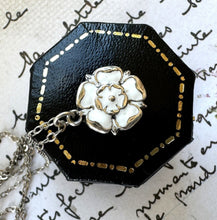 Cargar imagen en el visor de la galería, Vintage Sterling Silver &amp; Enamel English Tudor Rose Pendant Necklace. White Rose of York Charm Pendant On Original Chain. Minimalist Pendant
