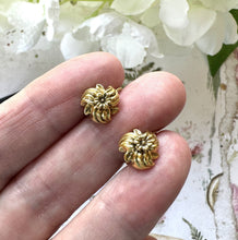 Carica l&#39;immagine nel visualizzatore di Gallery, Antique Victorian 9ct Gold Dormeuse Rose Earrings. Short Drop Dainty Puffy Repousse Flower Earrings. Victorian Gold Sleeper Earrings
